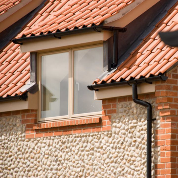 Brett Martin uPVC Roundstyle Gutter - 112mm - Black Brett Martin uPVC Roundstyle Gutter - 112mm - Black