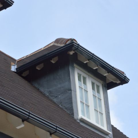 Brett Martin uPVC Prostyle Ogee Guttering External Angle - 106mm - Black