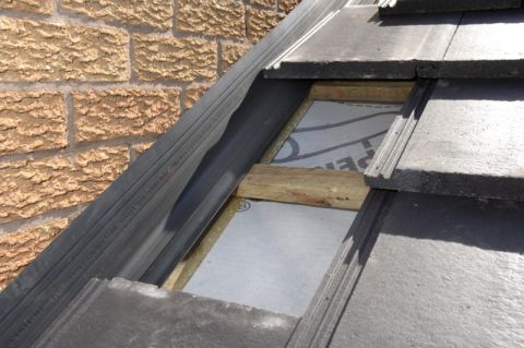 Klober PVC Secret Gutter - 97 x 3000mm (Pack of 5)