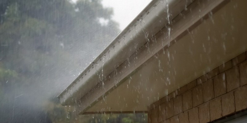 How to Fix Leaking Gutters