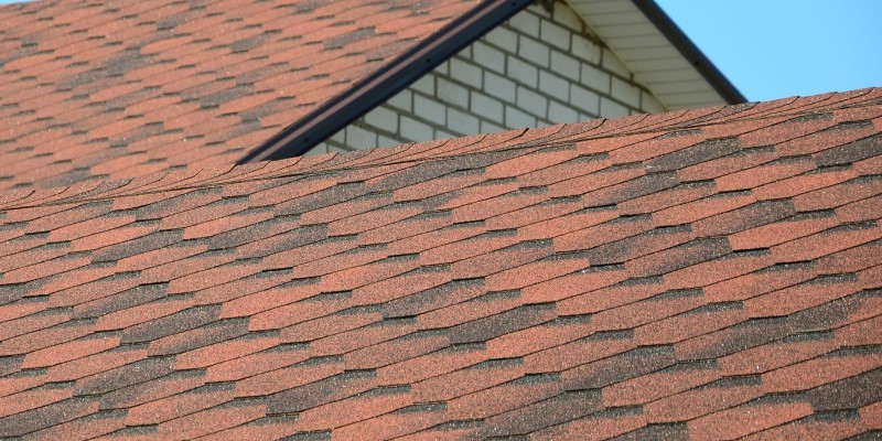 How to Fit Roof Shingles