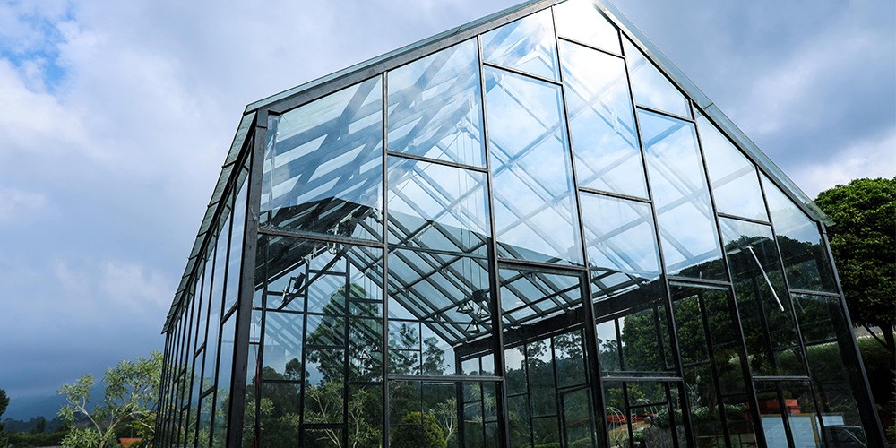 Greenhouse using polycarbonate sheeting