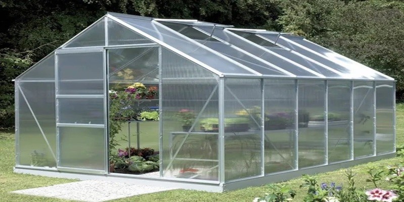 Use Greenhouse Polycarbonate Sheets to Extend the Growing Season