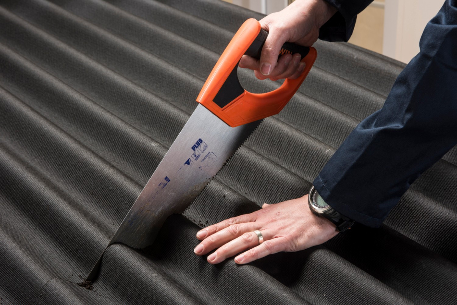 Cutting Coroline Corrugated Bitumen Roof Sheets Cutting Coroline Corrugated Bitumen Roof Sheets